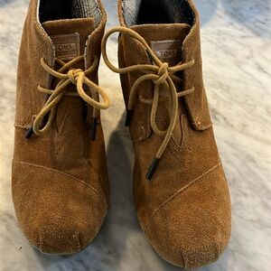 Toms suede plarform booties